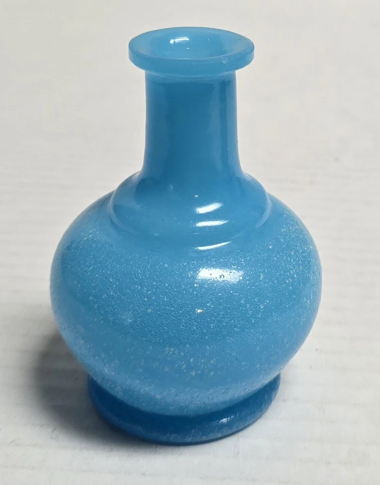 Jarrón pequeño chino de vidrio azul Pekín con pontil pulido Foto 2 de 4