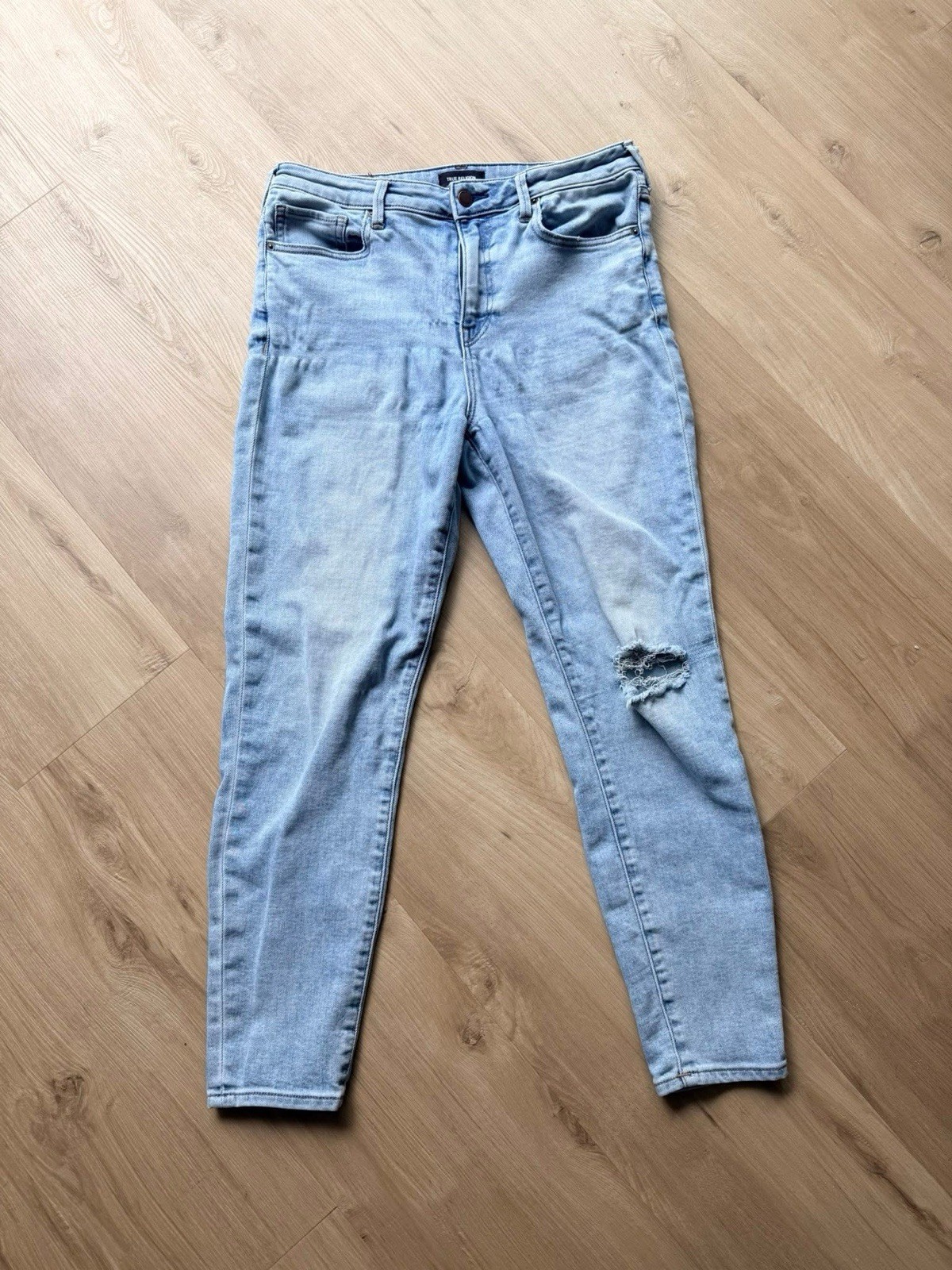 True Religion Women's Light Wash Distressed Skinny Jeans Slim Fit Stretch