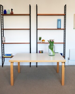 Alvar Aalto großer Couchtisch niedrig, Artek ca. 70er Jahre, Birke & weiße Laminatplatte