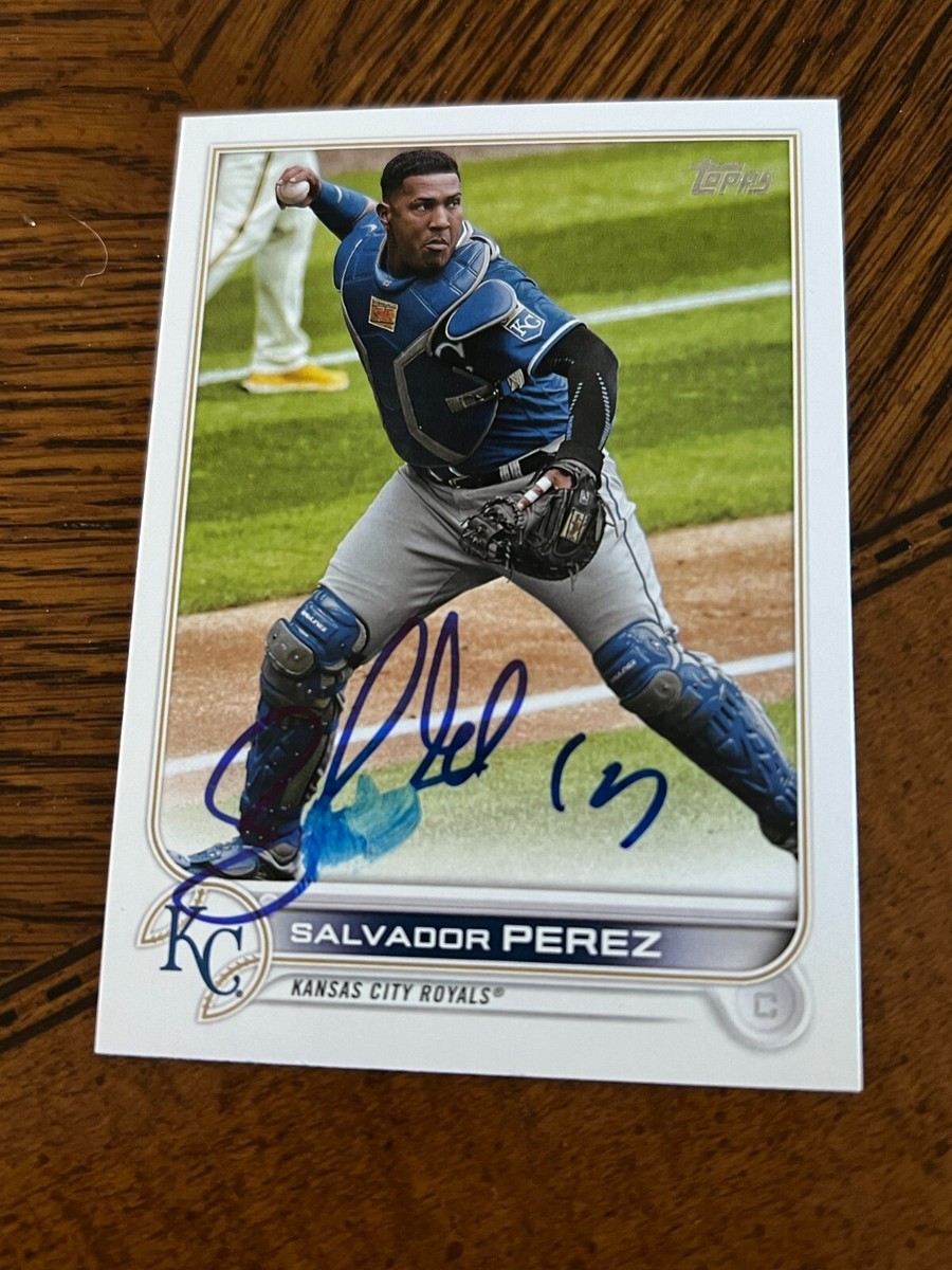 SIGNED BASEBALL CARD AUTO KC ROYALS SALVADOR PEREZ 2022 TOPPS #219 