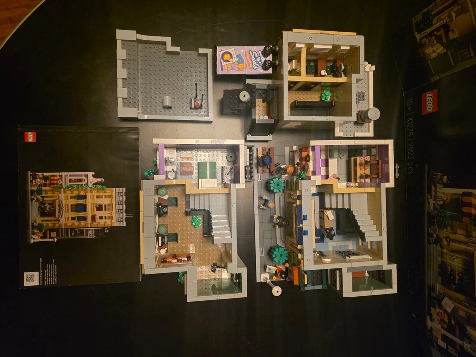 LEGO Modular Buildings 10278 Police Station, foto 2 di 2