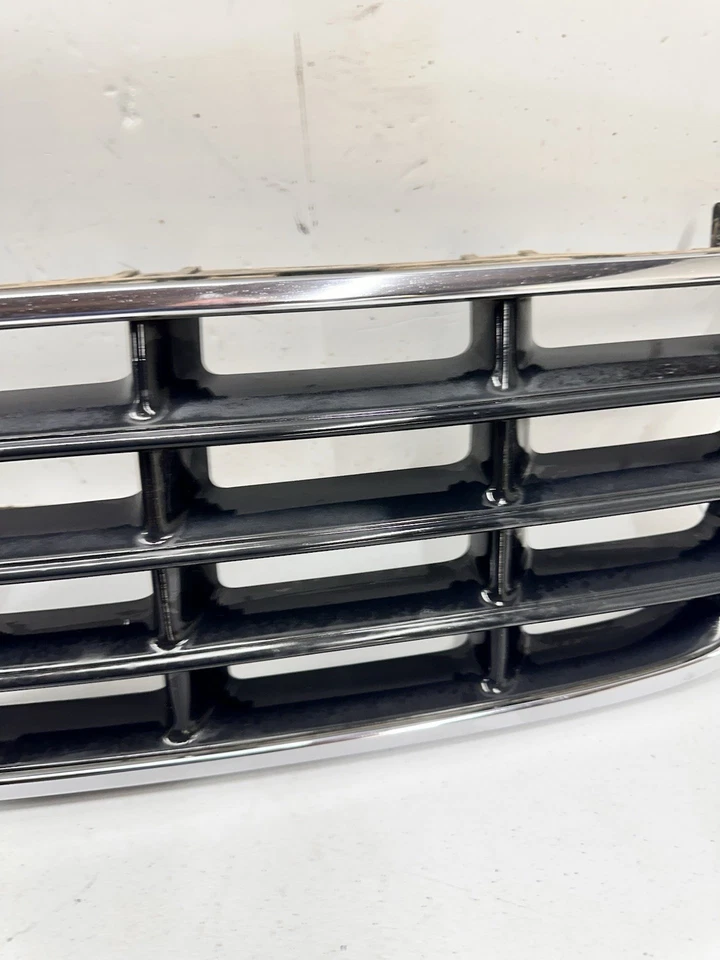 Cadillac Sevilla STS SLS 1998-2004 OEM FÁBRICA CAPÓ DELANTERO PARRILLA NEGRO S6 Foto 3 de 4