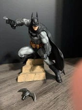 Batman  / Comes With Interchangeable Hands ( Batarang & Grappling Hook)