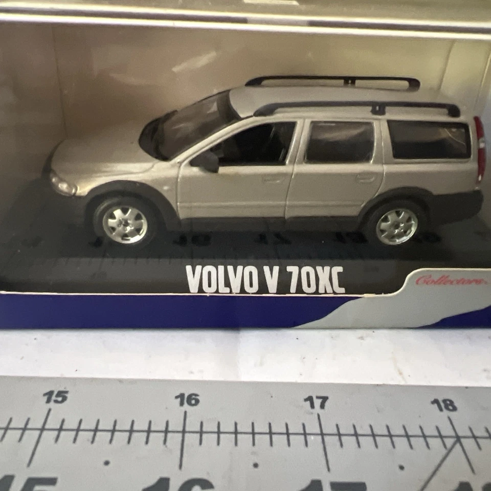 Minichamps 1/43 Volvo V70XC Scale Model Car w/Box - Image 2 of 4