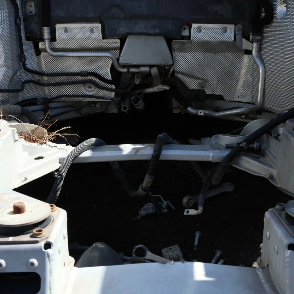 Soporte de suspensión de riel de cuadro trasero izquierdo Audi R8 2008-2015 OEM usado Foto 4 de 4