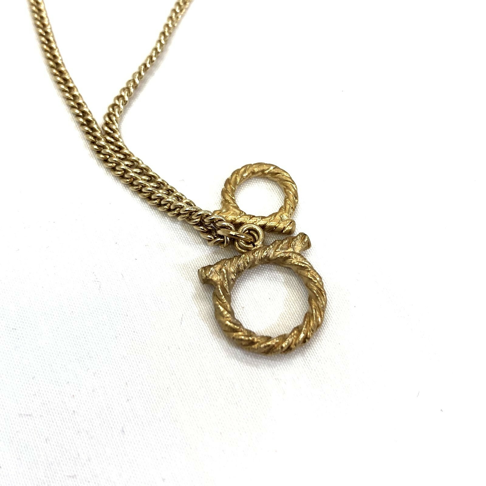 Salvatore Ferragamo Necklace Gancio Gold Color Made in Italy for Woman Used Natychmiastowa dostawa jest bardzo popularna
