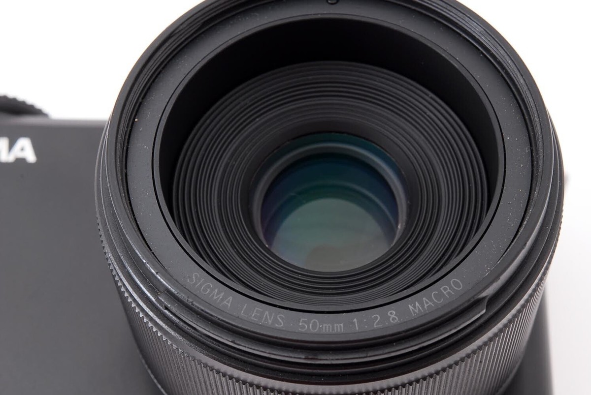 Sigma DP3 Merrill digital camera w. lens filter made in Japan