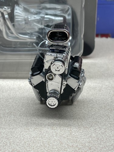 1/18 ACME 572 CHEVY BLOWN ENGINE WITH TRANSMISSION A1807216E DETROIT DIECAST EX - Picture 8 of 14