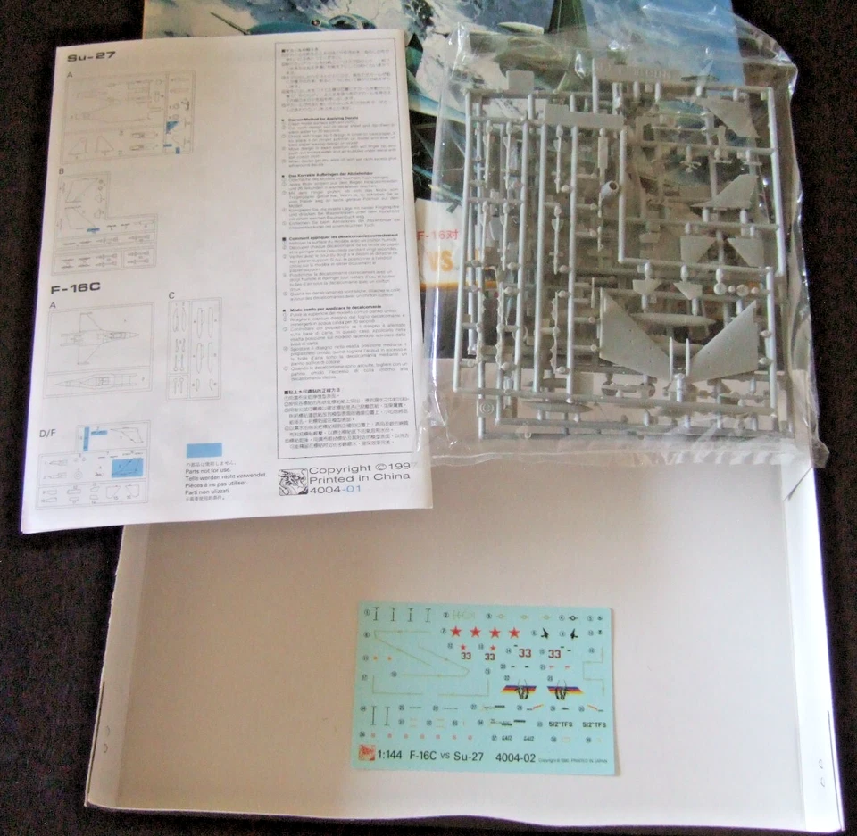 SHANGHAI DRAGON AIR SUPERIORITY F-16C vs Su-27 1:144 AIR COMBAT SERIES 4004 Foto 3 de 4