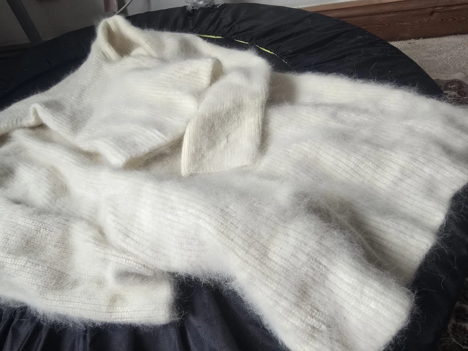 IMPRESIONANTE Vestido Suéter Suave Angora Esponjoso Acanalado CUELLO TORTUGA LARGO BLANCO 42" - Imagen 3 de 4