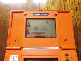 NINTENDO Donkey Kong Game and Watch in Excellent Condition (DK-52) 1982