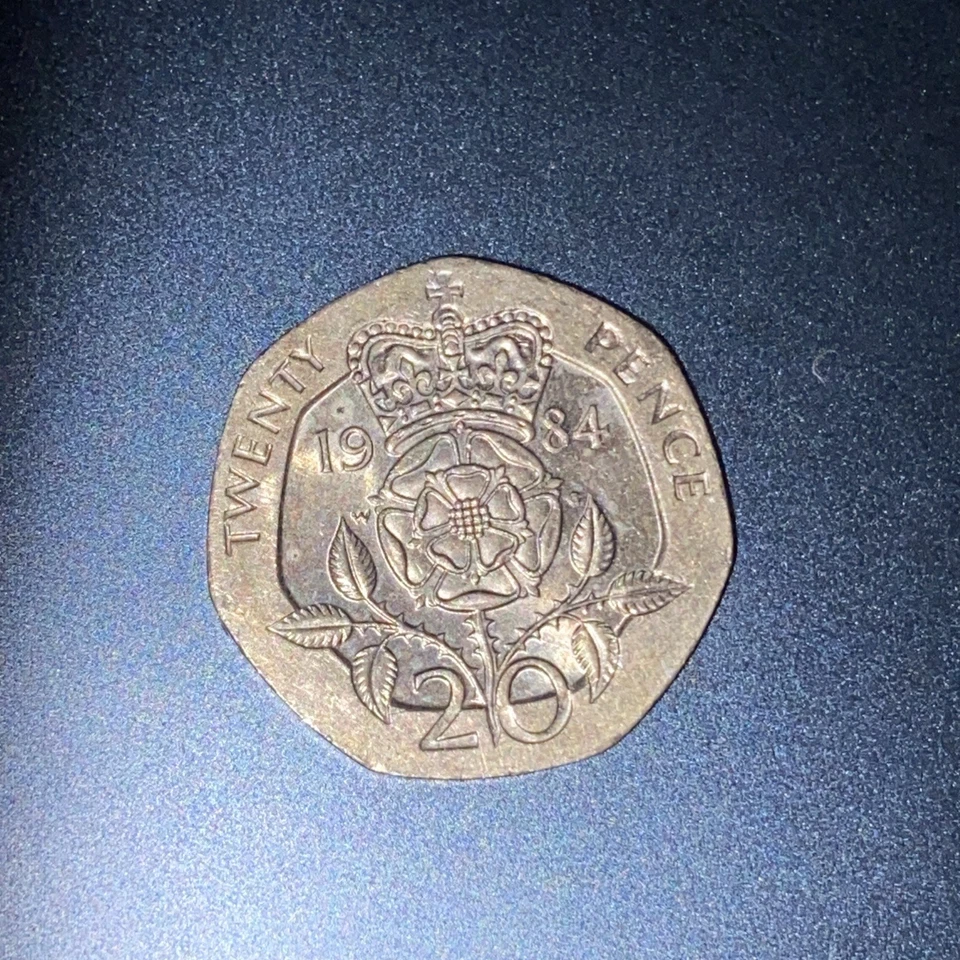 1984 England Queen Elizabeth II 20 Pence Coin RARE Coin - Image 4 of 4