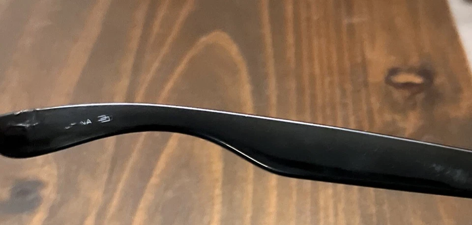 Gafas de sol Mossimo negras con marco de lente para dama Foto 4 de 4