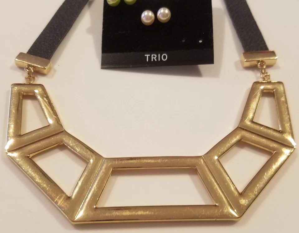 TARAMANDA GOLD TONE AND BLACK NECKLACE AND 2 PAIRS OF EARRINGS WOMEN'S  - Image 4 of 4