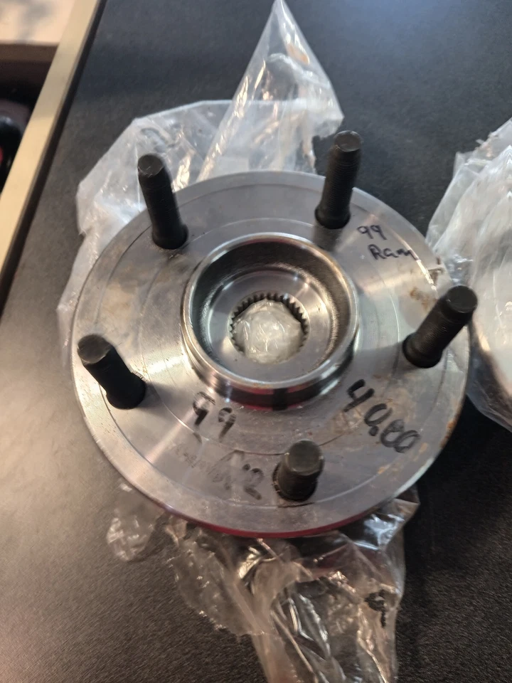 Dodge Ram 1500 1999 4x4 par de bujes delanteros nuevos con ABS Foto 3 de 4