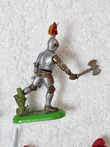Vintage Britains Deetail Knights Medieval Soldiers Set of 5 Figures 1971 LOT - Picture 9 of 14