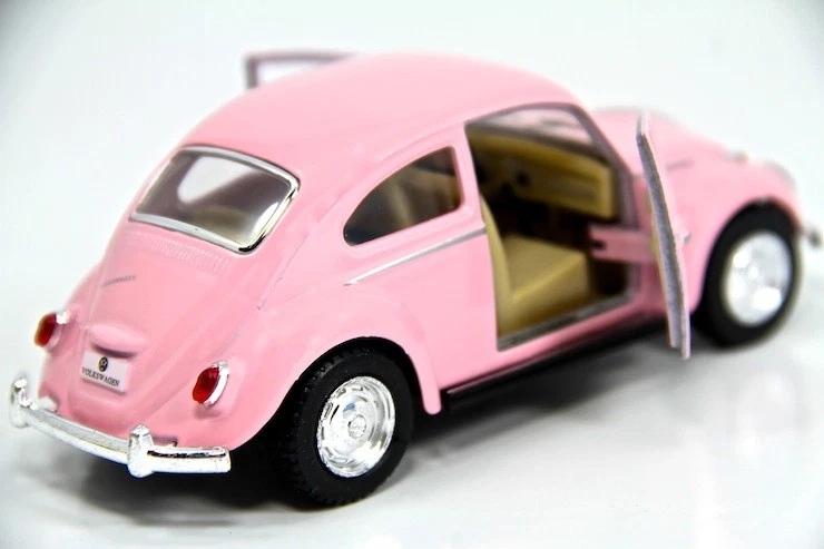 Coche de juguete modelo fundido a presión VW Volkswagen Beetle 1967 Kinsmart 5" 1:32 rosa pastel Foto 4 de 4