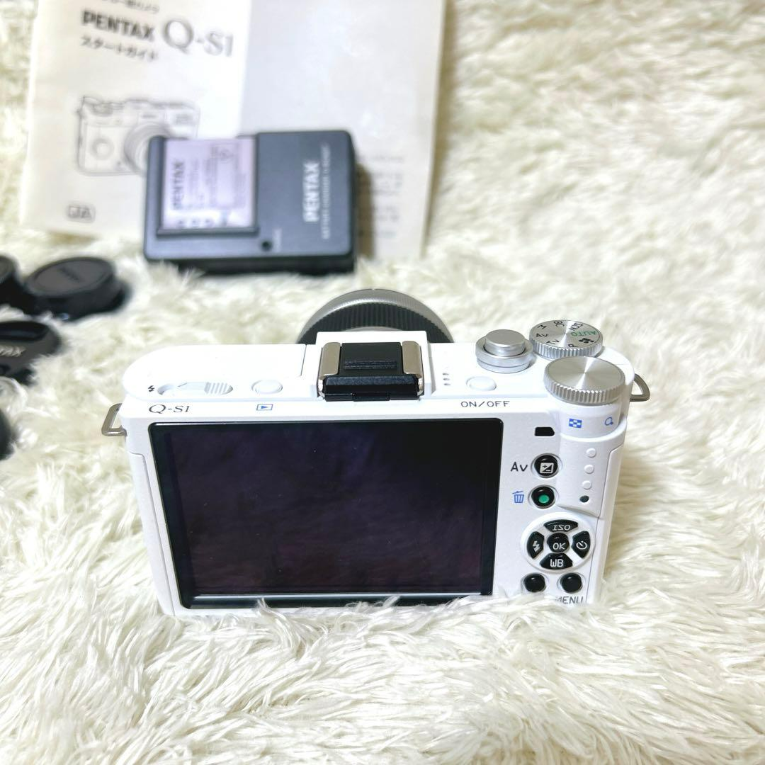 PENTAX Q-S1 12.4 MP Digital SLR Camera 02 lens / 06 ZOOM lens Kit