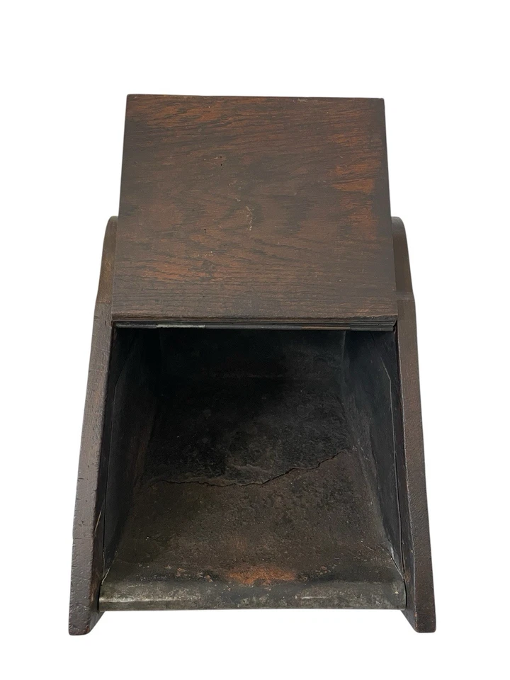 Antiguo contenedor de carbón de roble inglés o almacenamiento para leña Foto 3 de 4
