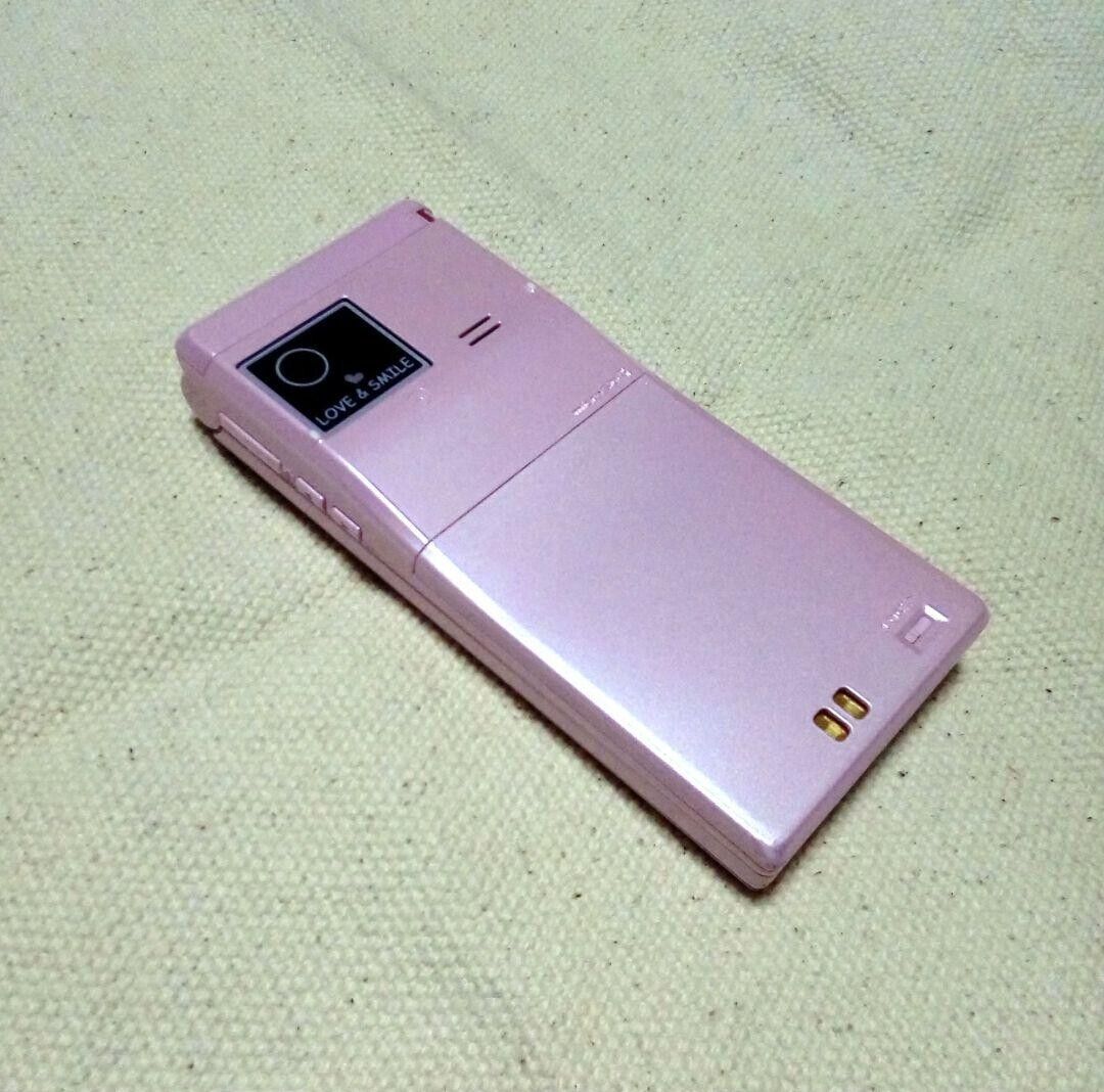 Docomo Fujitsu F-06D Style Series Pink Unlocked Flip Phone Docomo Fujitsu F-06D Style Series Pink Unlocked Flip Phone
