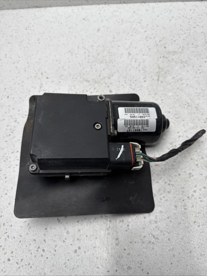 97-04 Chevy Corvette C5 WINDSHIELD WIPER TRANSMISSION LINKAGE W/ MOTOR OEM - Image 3 of 4