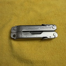 Leatherman Super Tool 300 Multitool Zange Edelstahl mit Nylonscheide