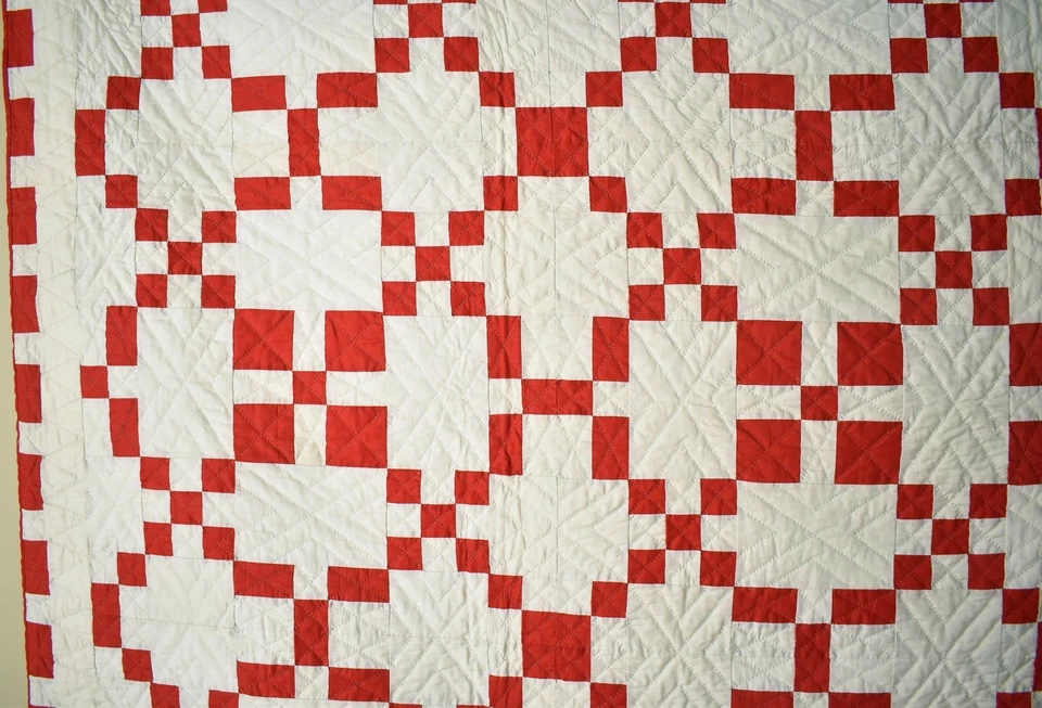 Large Vintage 20's Red & White Burgoyne Surrounded Antique Quilt ~Nice Quilting! - Image 3 of 4