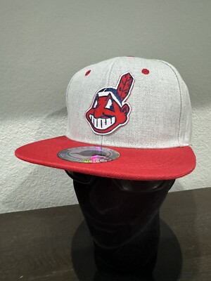 OLD CLASSIC THROWBACK RETRO CHIEF WAHOO LOGO INDIANS SNAPBACK HAT RED / GRAY NWT