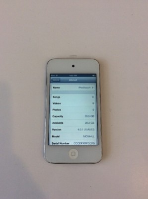 Apple iPod touch 4th Generation White (32 GB) - Good Condition