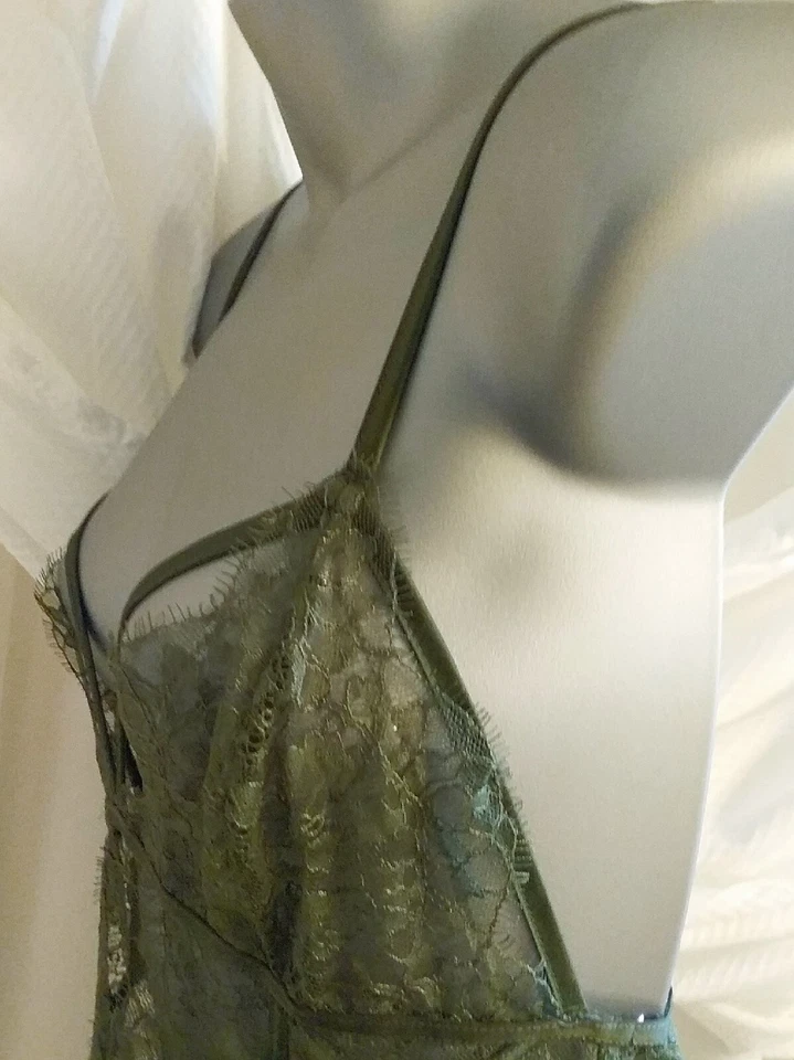 Lencería Victoria Secret de encaje verde talla pequeña Foto 4 de 4
