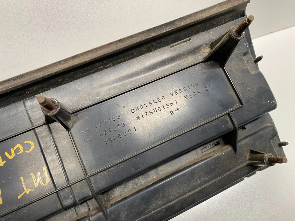 1990 - 1991 MITSUBISHI ECLIPSE ЗАДНИЙ ЦЕНТРАЛЬНЫЙ ЗАДНИЙ ФОНАРЬ OEM, MB479058 - Изображение 4 из 4