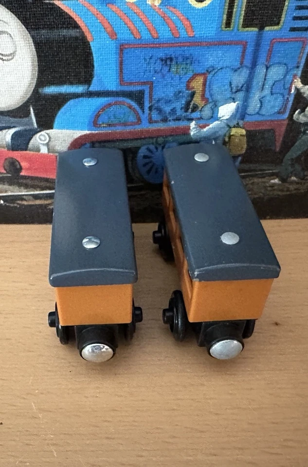 Подлинный Fisher Price Деревянный Поезд Thomas Light Up Reveal Annie & Clarabel! - Изображение 4 из 4