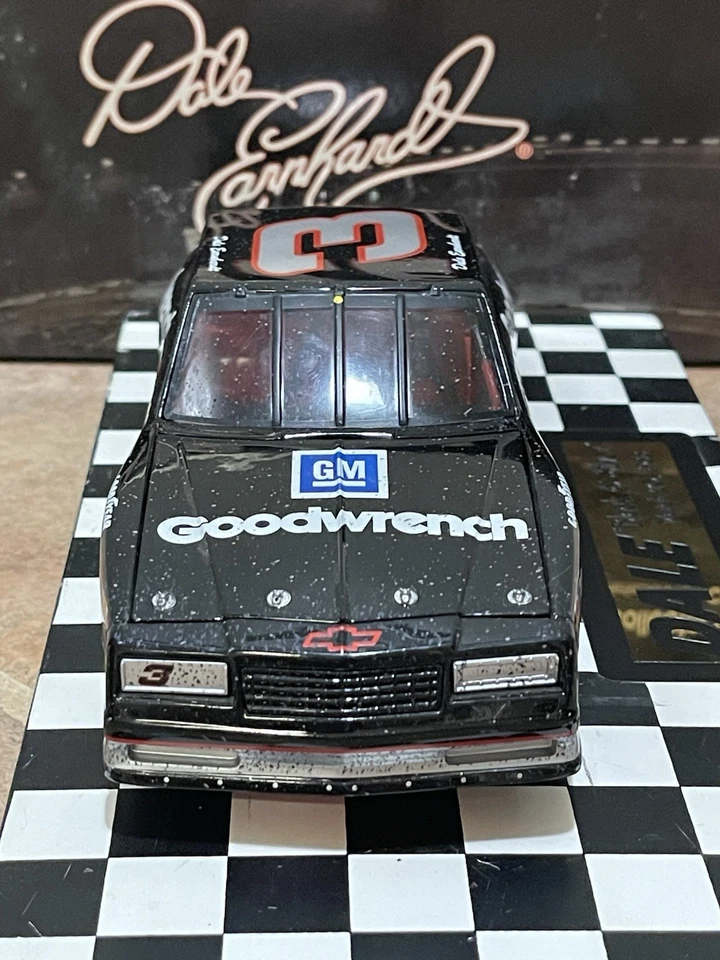 Dale Earnhardt Goodwrench Monte Carlo 1988 aerocupé película negra y plateada 1/24 Foto 4 de 4