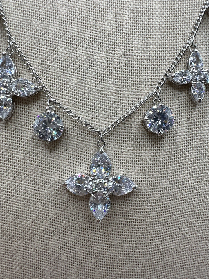 Collar Goregous Joan Boyce Tono Plata Flor Cuelga Dije Ajustable 20" Foto 4 de 4