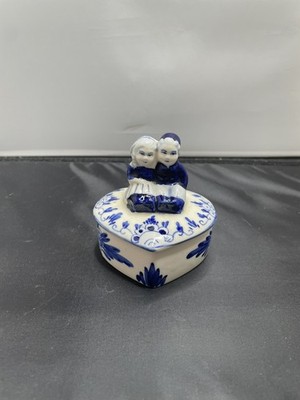Vintage Delft Blauw Schmuckstück Herzform blau und weiß Porzellan Box Junge & Mädchen