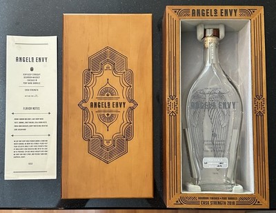 Angel s Envy Bourbon Cask Strength 2018 Whiskey Solid Wooden Box/ Empty Bottle