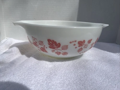 Vintage Pyrex 443 Cinderella Mixing Bowl 2.5 Qt Gooseberry White Pink Shiny ✨