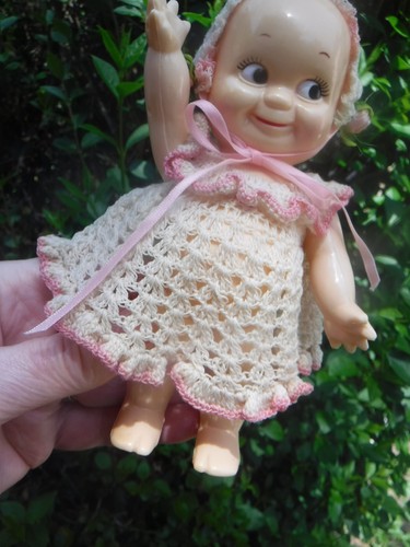 Vintage 1986 Jesco Hard Plastic Kewpie Doll With Strung Arms, heart on chest - Picture 9 of 9