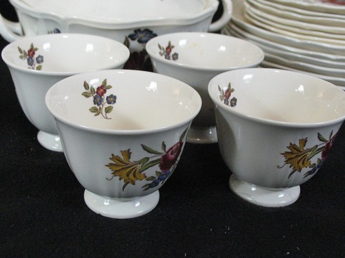 Wedgwood Queens Sprays Floral Partial Diner Set Plates Cups Bowls and Platter - Picture 4 of 9