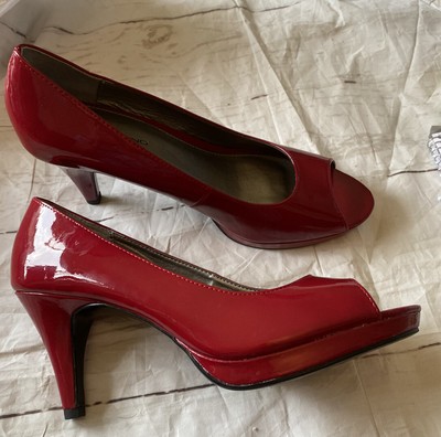 bandolino red heels