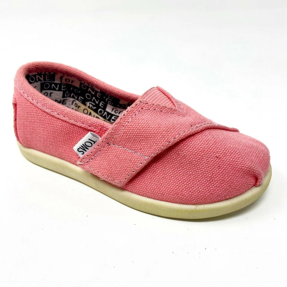 Zapatos planos informales de lona sin cordones Toms Classics rosa pequeño para niños pequeños Foto 2 de 4