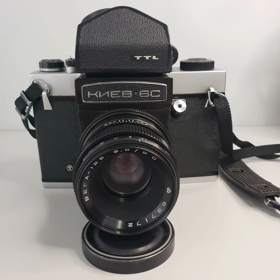 Película para cámara Kiev 6S C formato medio 6x6 Vega 12B 90 mm f2,8 Foto 4 de 4