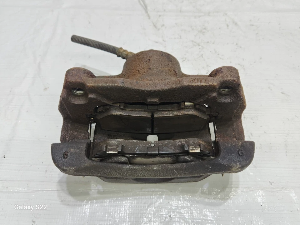 Pinza de freno delantera izquierda lado del conductor Nissan Rogue Sport 2017-2022 OEM 410114BA0C Foto 3 de 4