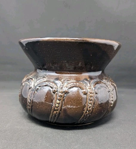 New ListingSPLENDID 7¼" Stoneware Cuspidor or PLANTER Brush McCoy BROWN Pearl Lace Spittoon