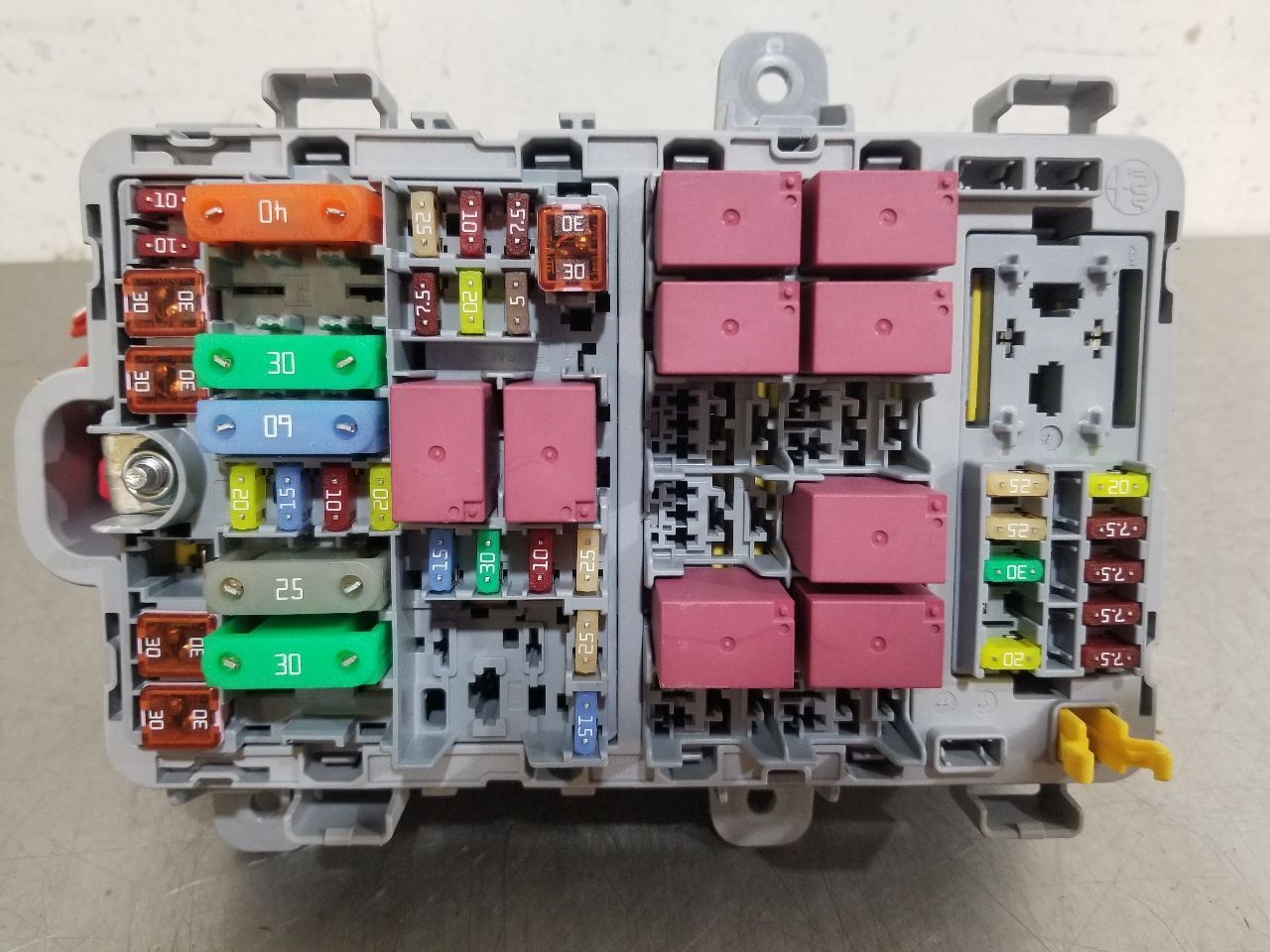 23 2023 MASERATI GRECALE CABIN FUSE BOX 