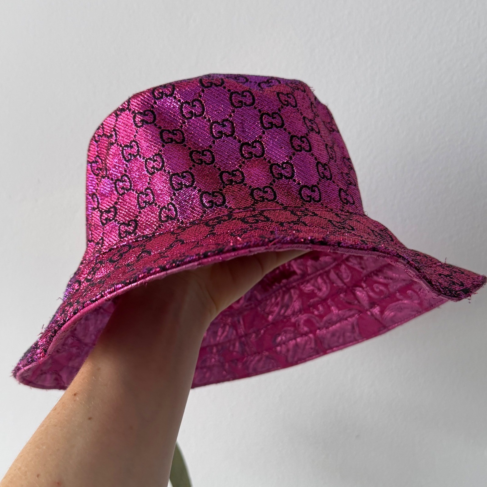 Auth Gucci GG Monogram Reversible Bucket Hat Pink Metallic Logo Print Size M thumbnail 2