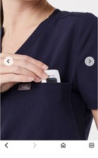 FIGS Women  s Catarina Petite one pocket top