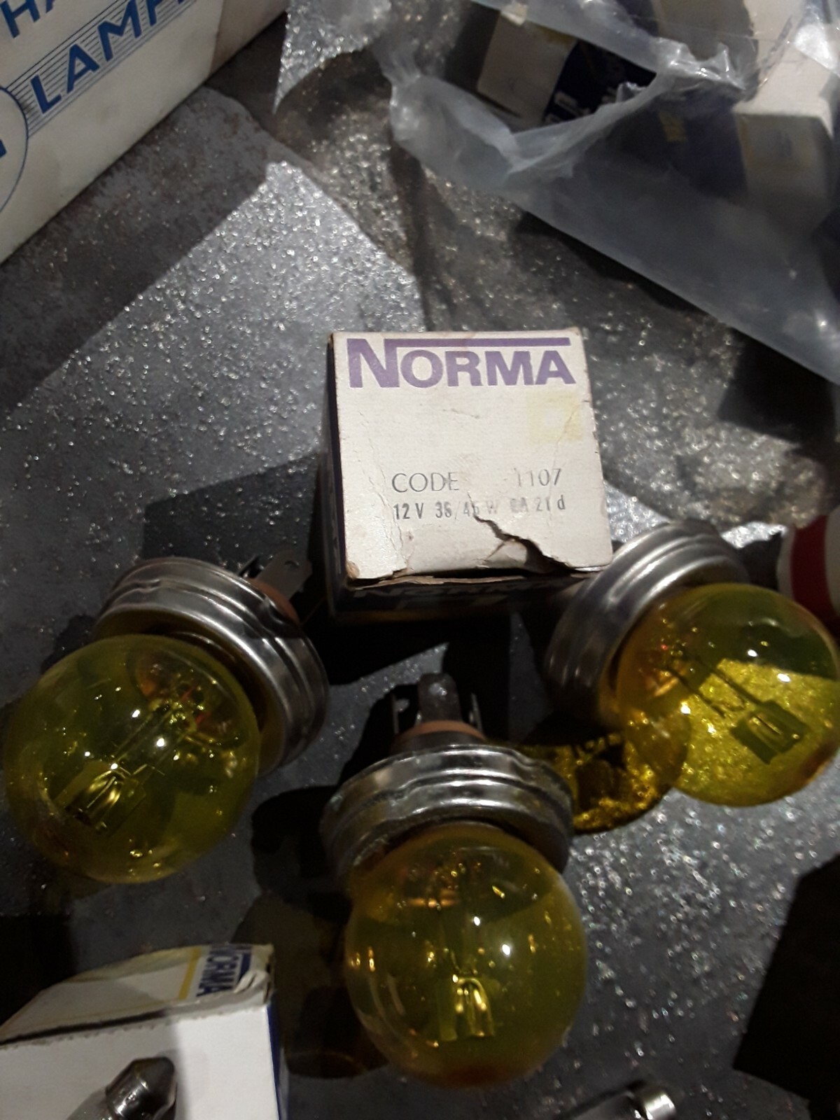 Ampoules voitures 6v 12v lot 97 pièces pour l'entretien des phares et navettes