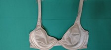 VINTAGE VASSARETTE 34C CREAMY SECOND SKIN UNDERWIRE GLOSY 75138 BRA