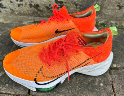 Nike Turnschuhe Herren Größe UK 9,5 Air Zoom Tempo Next% Flyknit Orange Laufschuhe